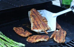 Grillight Giant Spatula And Light -Bbq-Grills Shop Giant Spatula with food 2 08970.1687022584.1500.1500