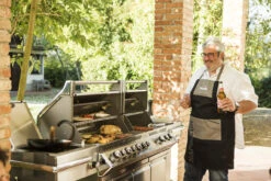 Napoleon Prestige PRO 825 Portable Grill On Cart -Bbq-Grills Shop pro825 lifestyle13 08509.1591032201.1500.1500